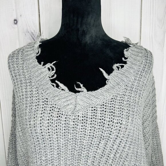 Love Tree Sz Small Cable Knit Crop Slouchy Fit Gray Sweater Distressed Fringe - Picture 2 of 10